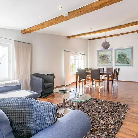 - 3 Im Appartementhaus Hafenriff